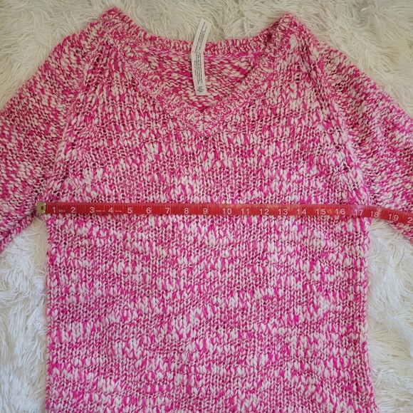 Aeropostale Women pink & white V-neck Soft Chunky knit sweater size Medium - Picture 4 of 4